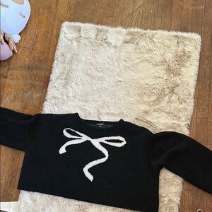 Wild Fable Black and White Crew Neck Sweater